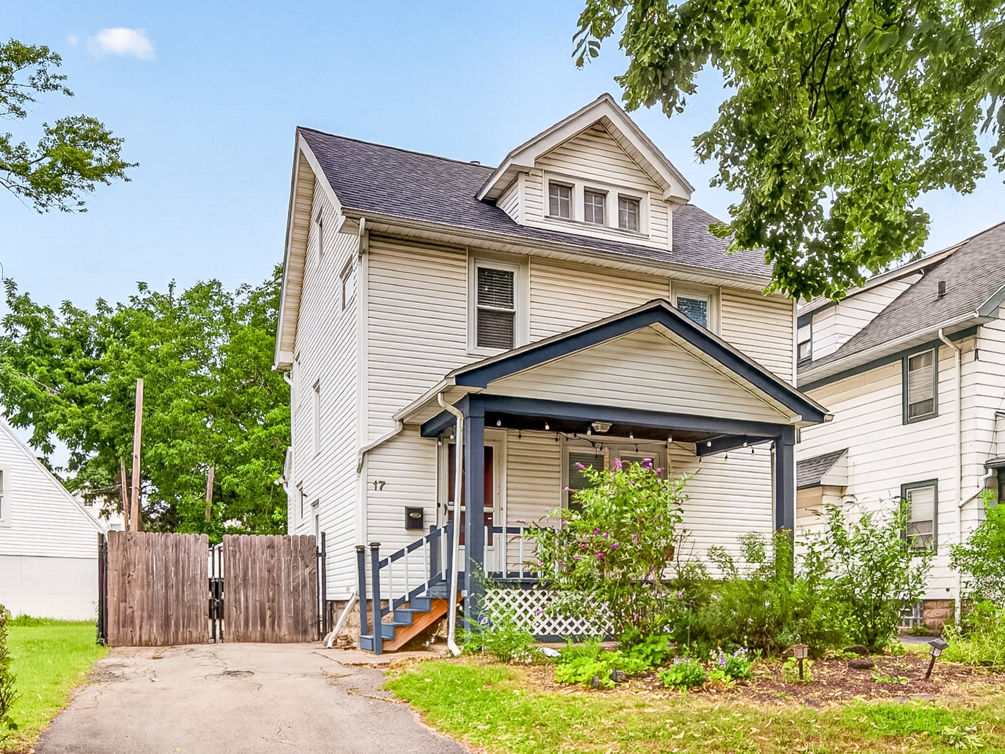 Rochester House: 17 Indiana St