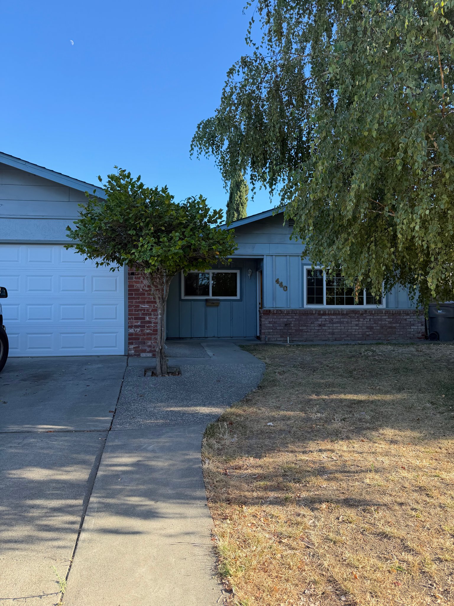 Woodland House: 440 Gibson Rd