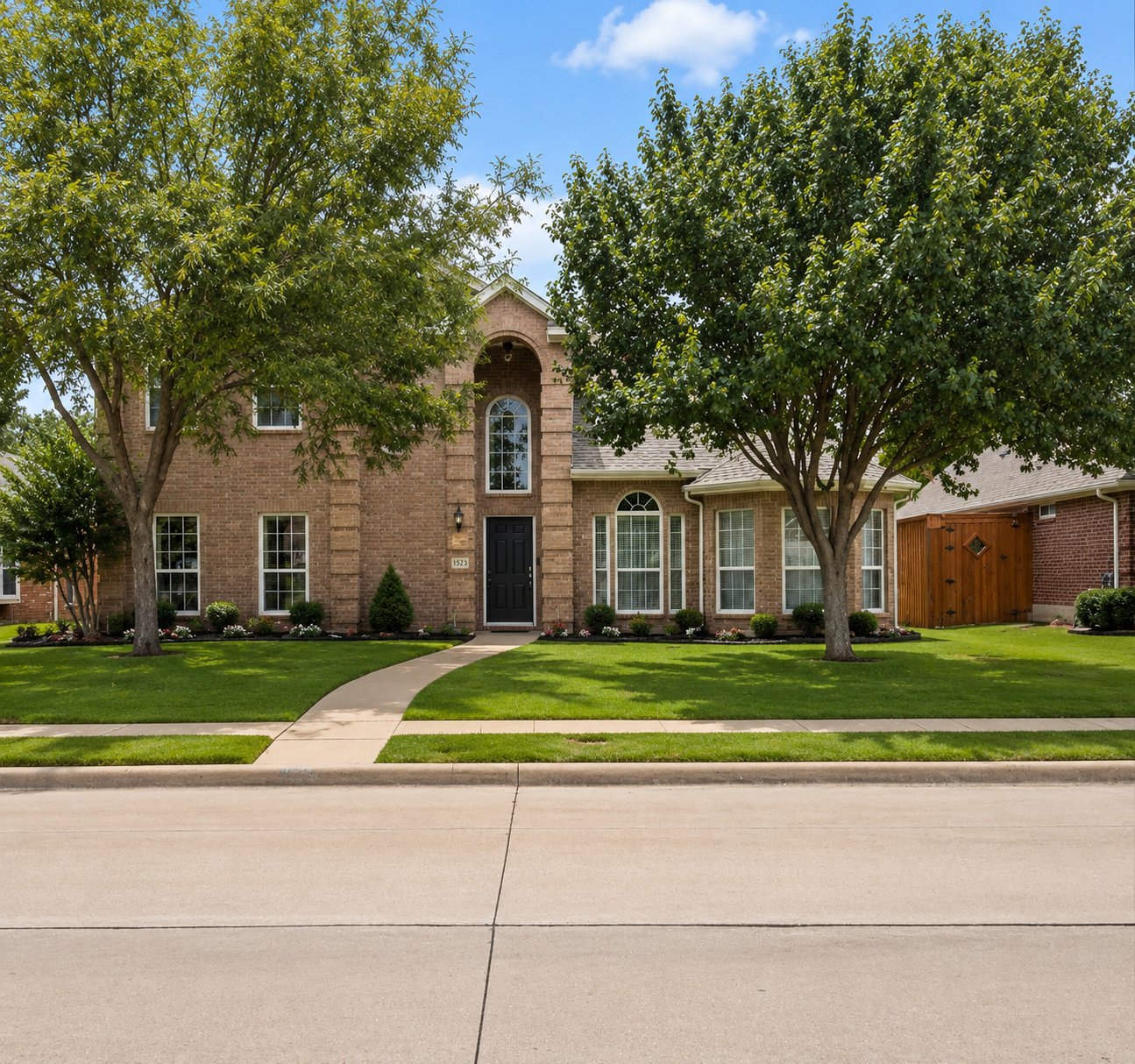 Allen House: 1622 Lake Travis Dr
