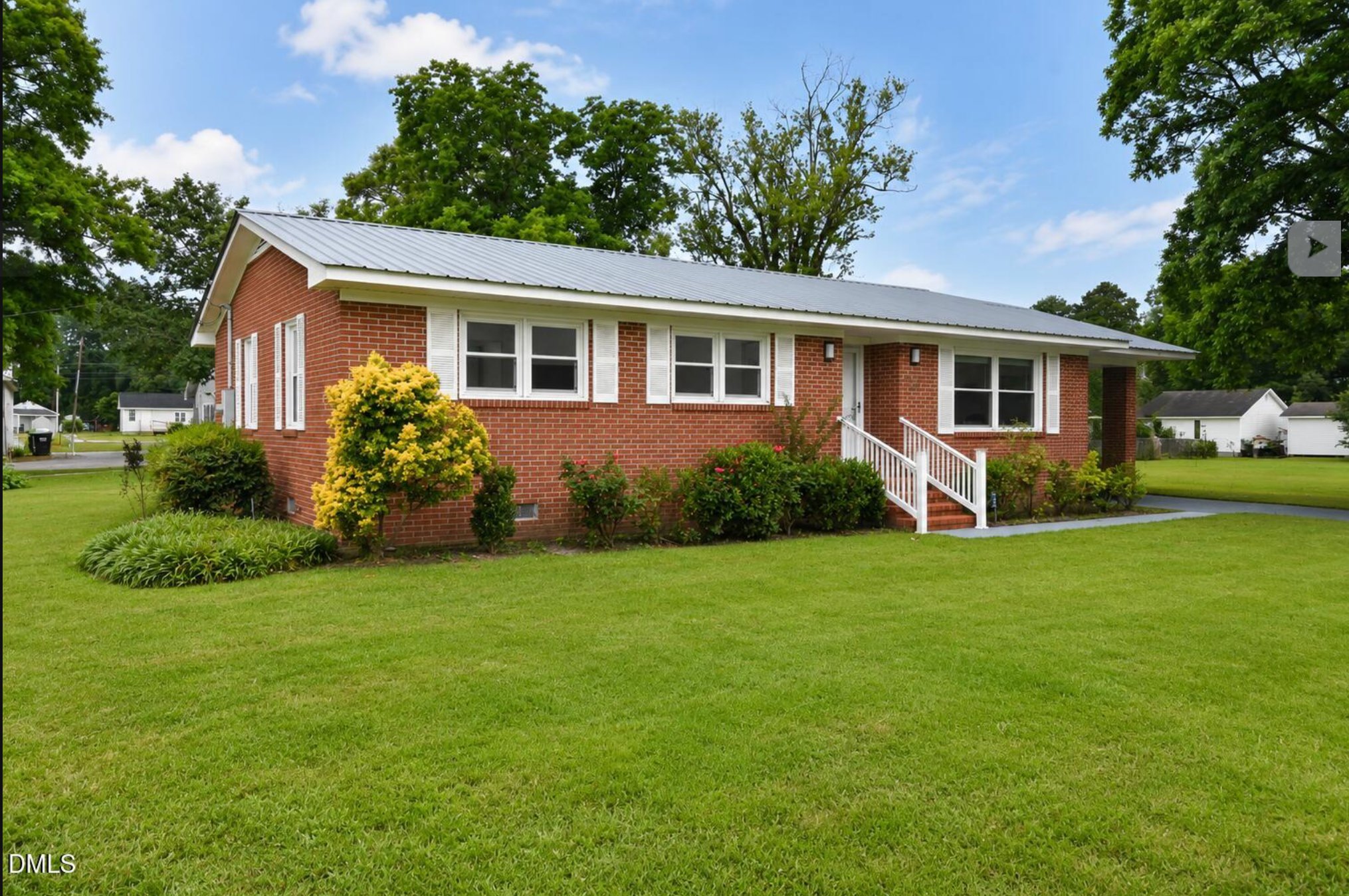 Beaulaville House: 414 E Bostic St