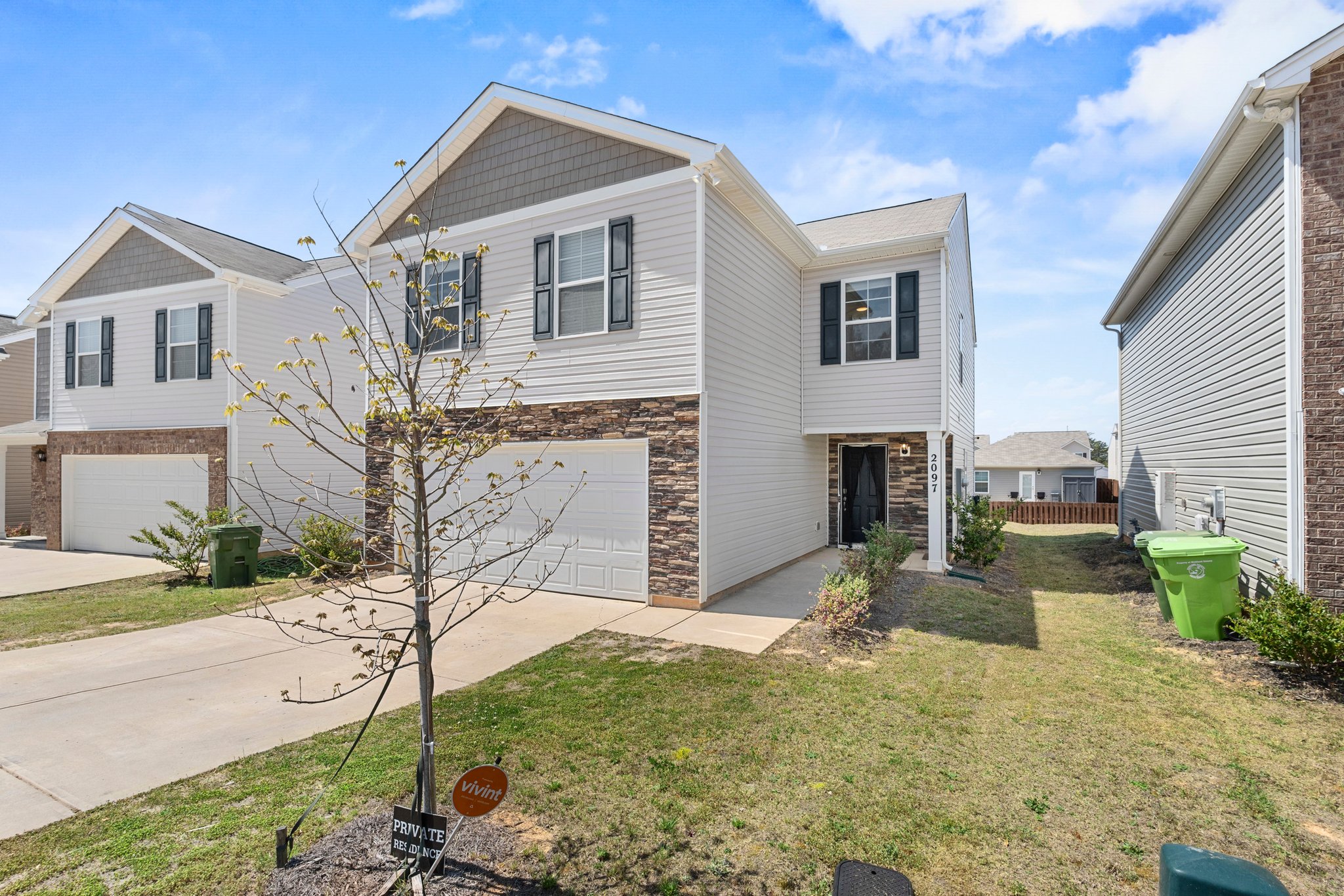 Columbia House: 2097 Elmridge