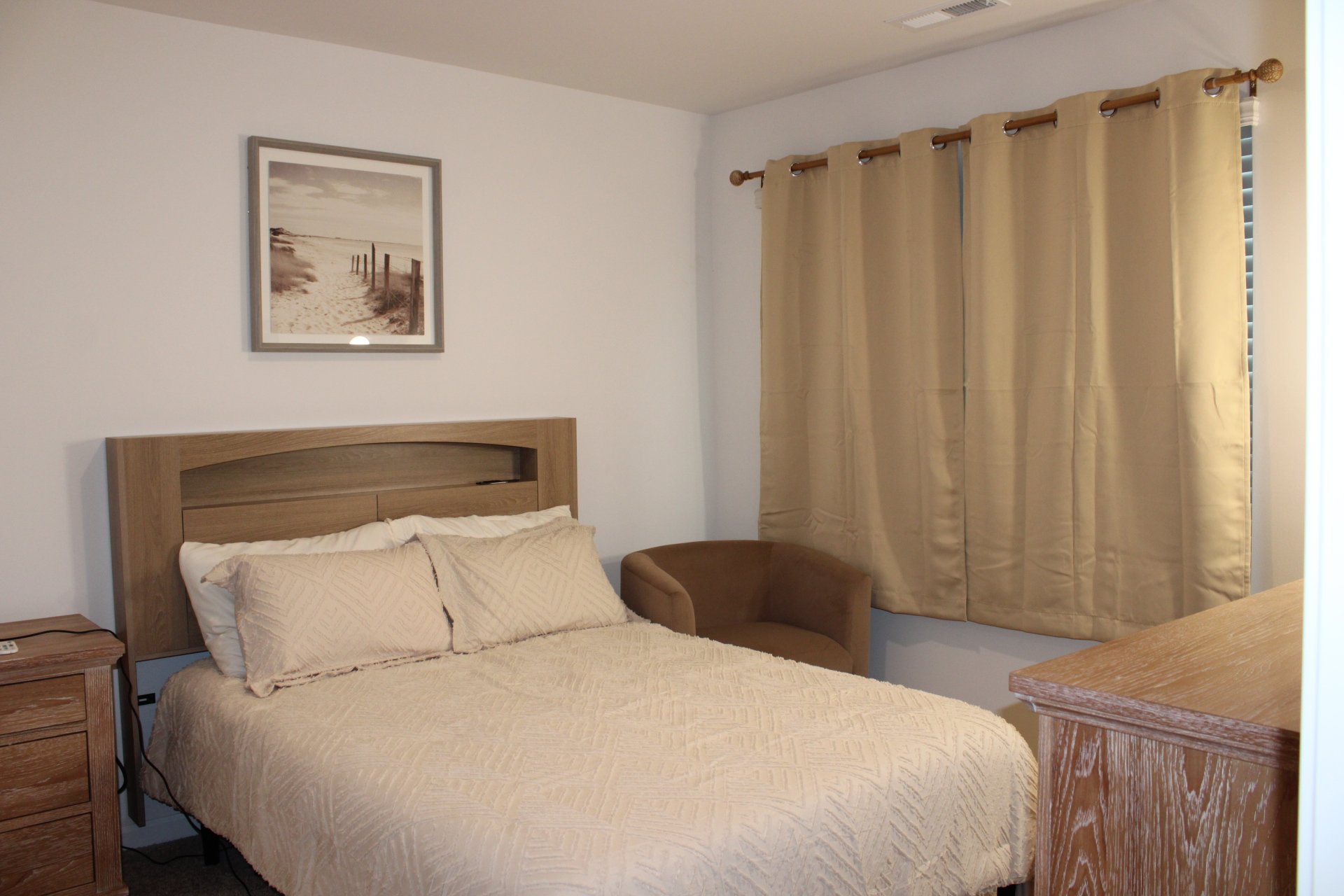 Durham Single Room: 1932 Hinesley Drive
