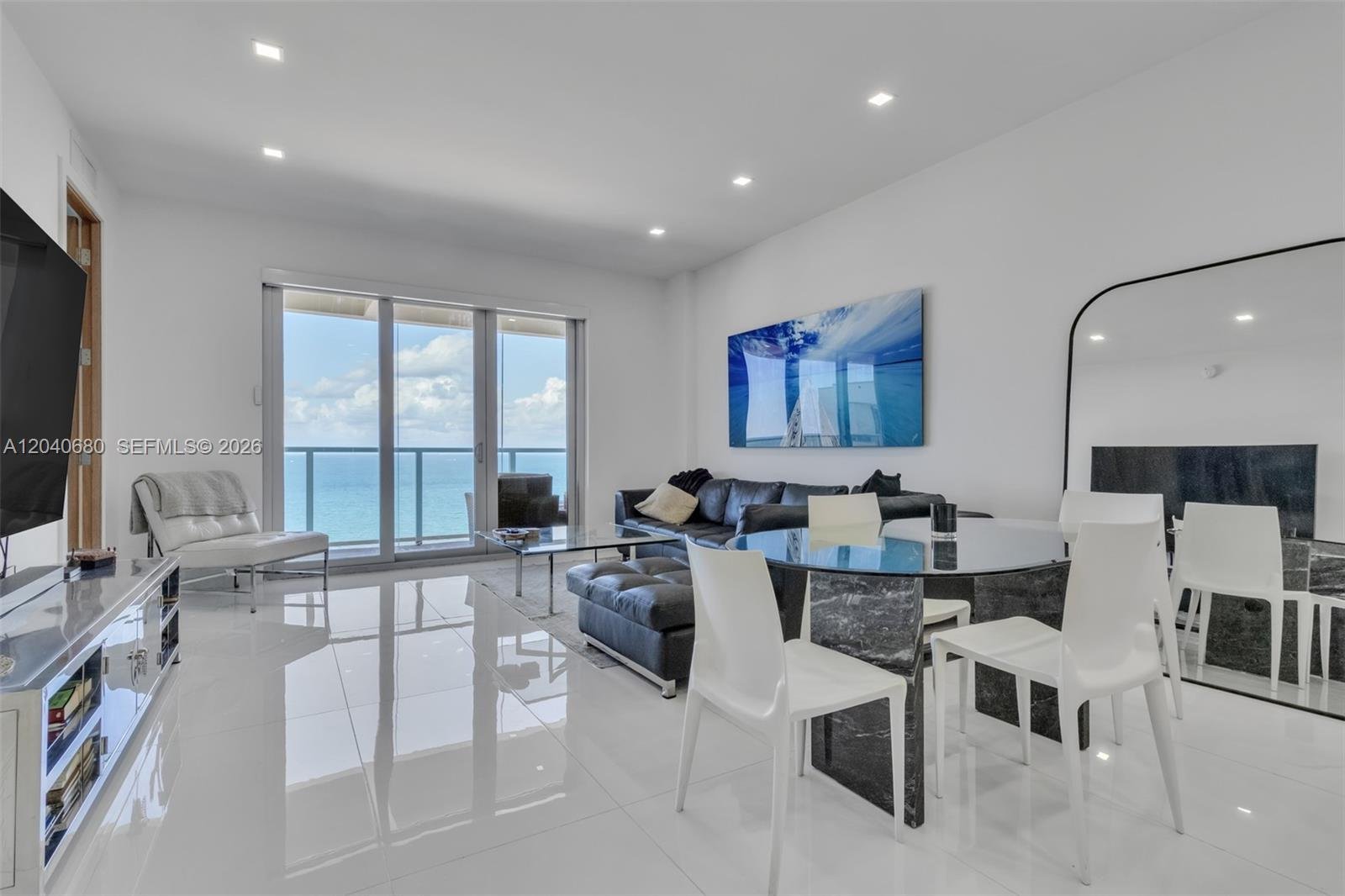 MIAMI BEACH Condo: 5701 Collins Ave