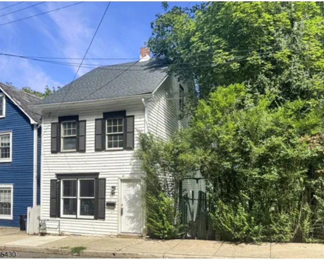 Phillipsburg House: 97 Morris St