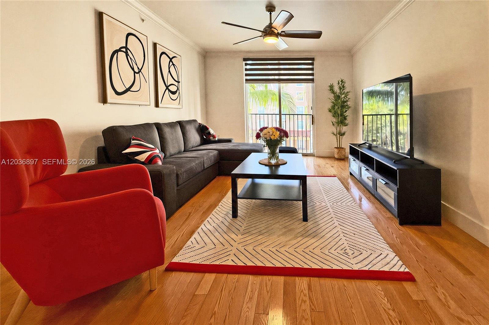 HOLLYWOOD Condo: 1900 Van Buren St