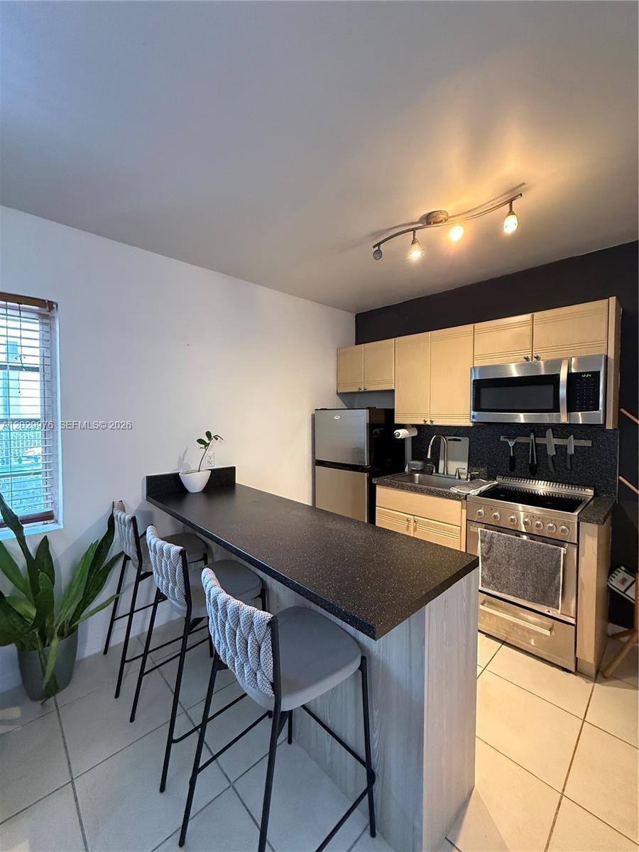 MIAMI BEACH Condo: 601 Michigan Ave