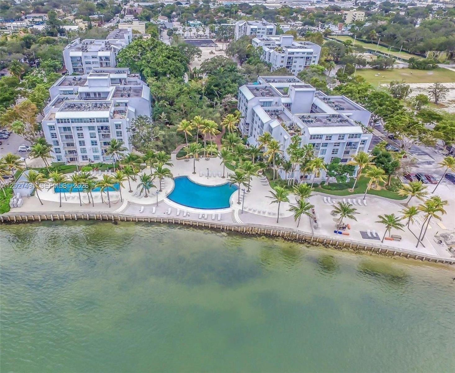 MIAMI Condo: 650 NE 64th St