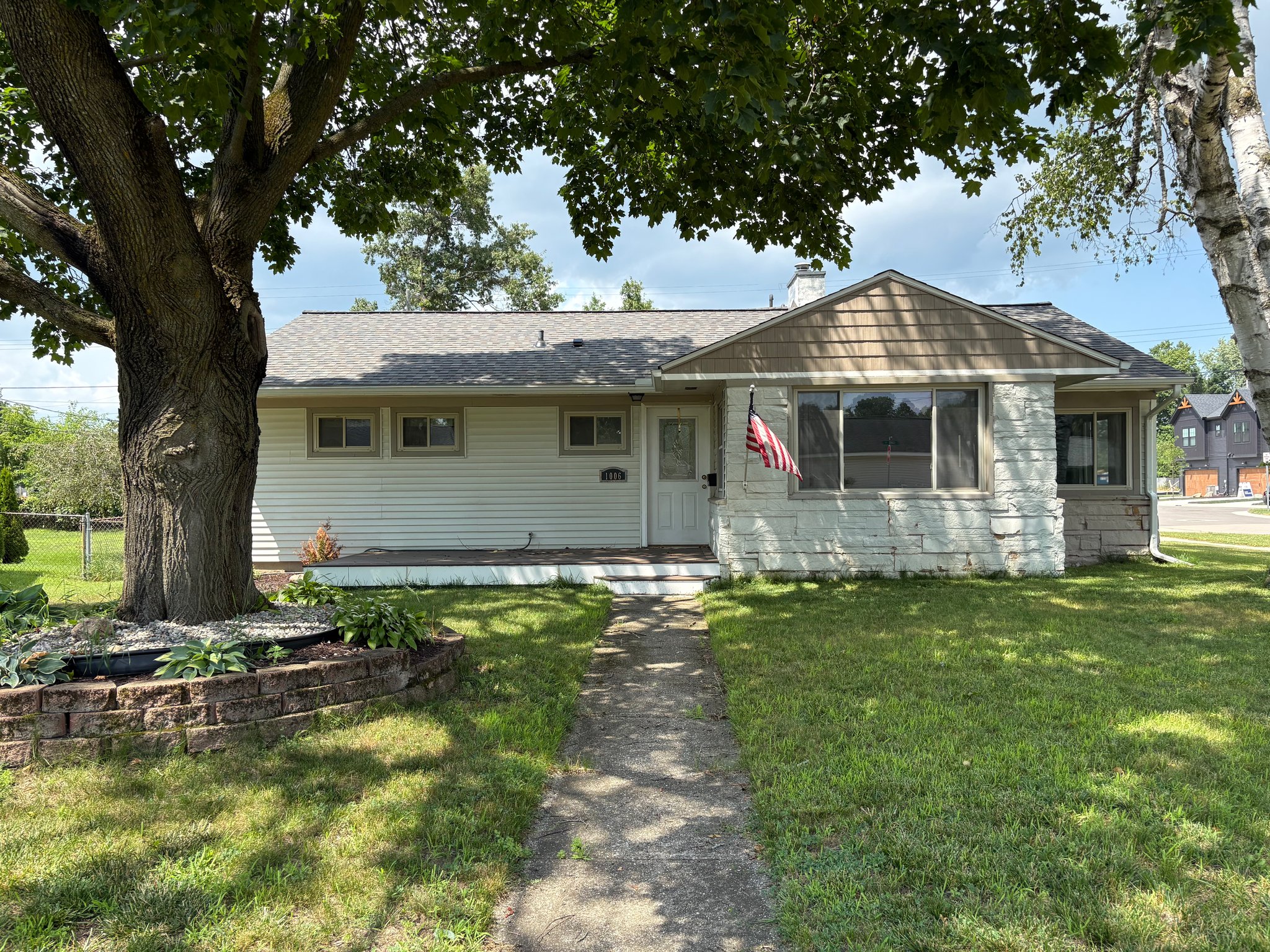Brighton House: 1006 State St