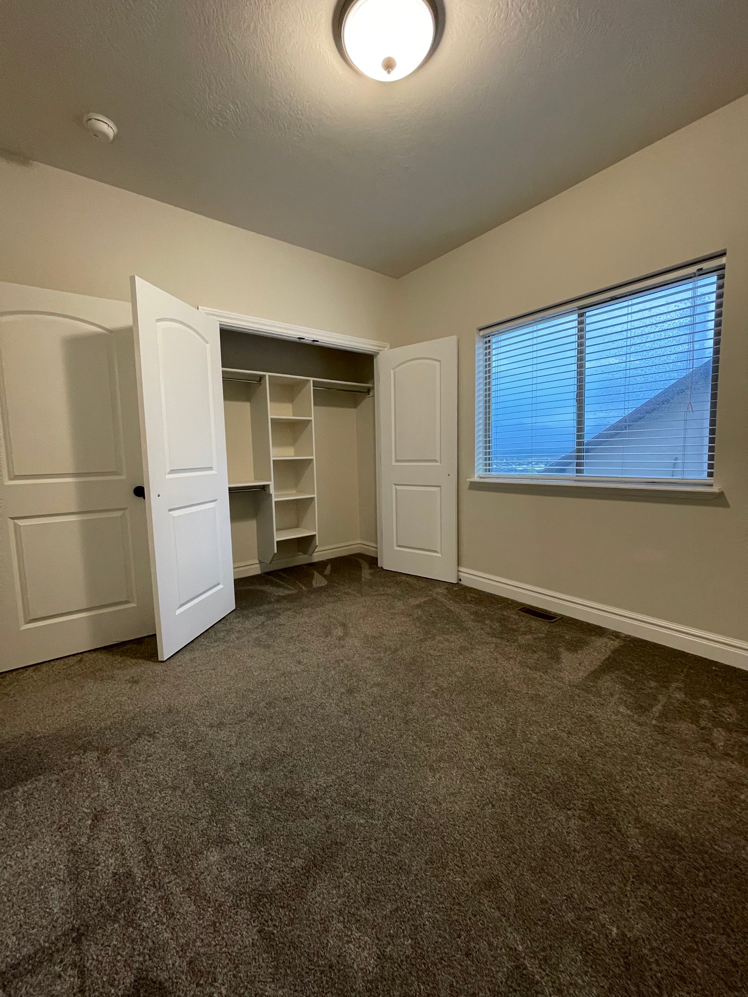 Eagle Mountain Single Room: 3989 E Yakima Way