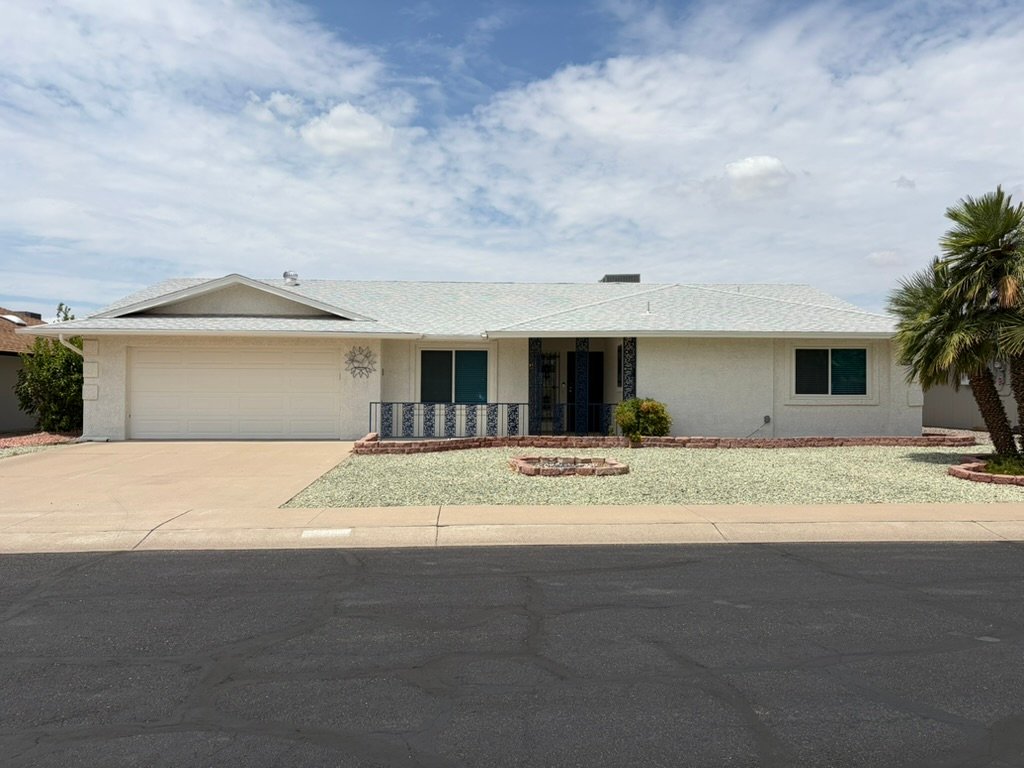 Sun City House: 20018 N Lake Forest Dr