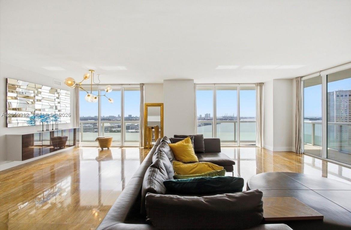 MIAMI Condo: 50 Biscayne Blvd