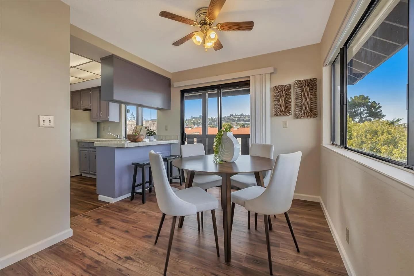 San Carlos Condo: 775 Chestnut St APT 27