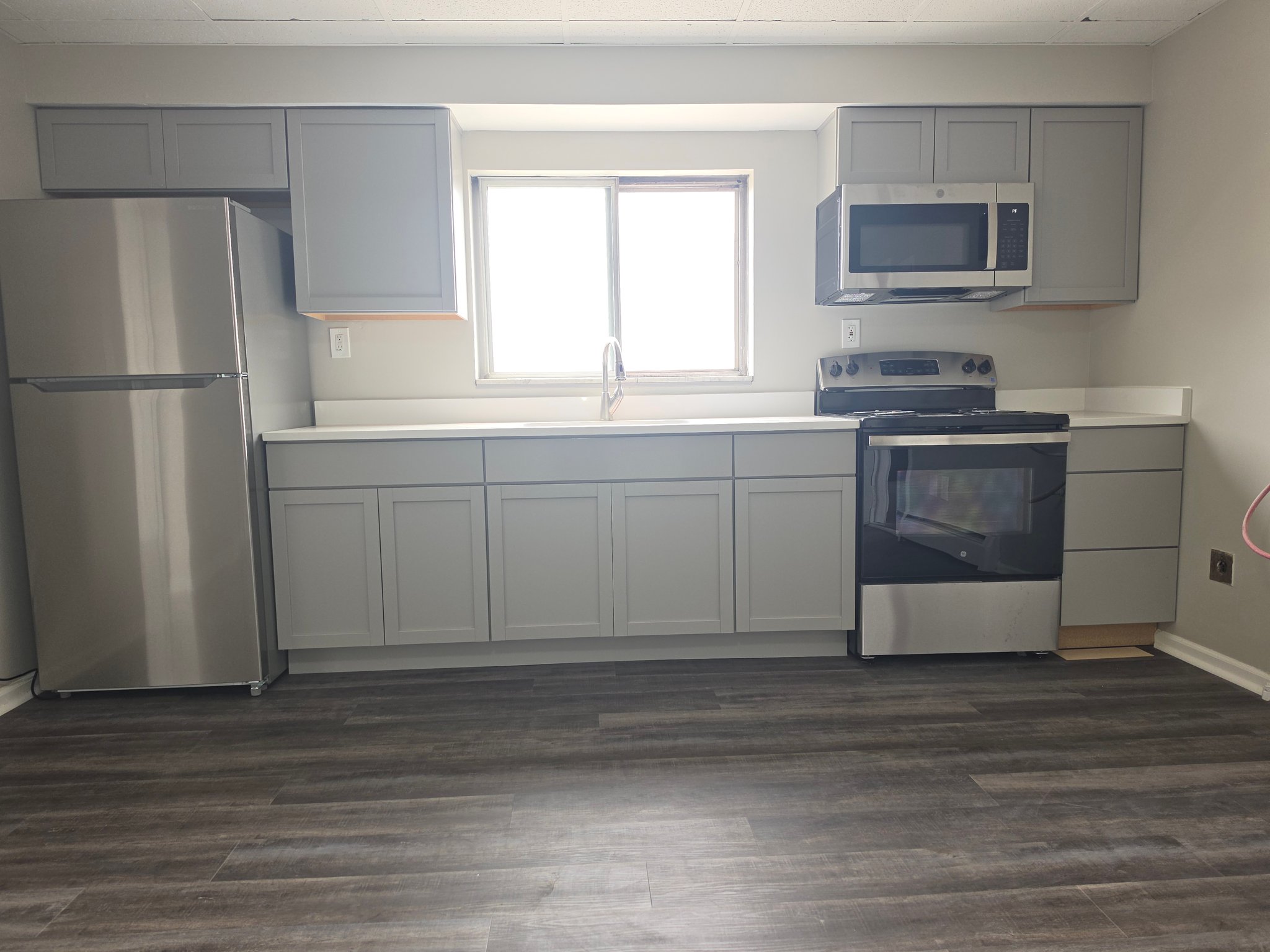 Roseville Apartment: 27415 Gratiot Ave