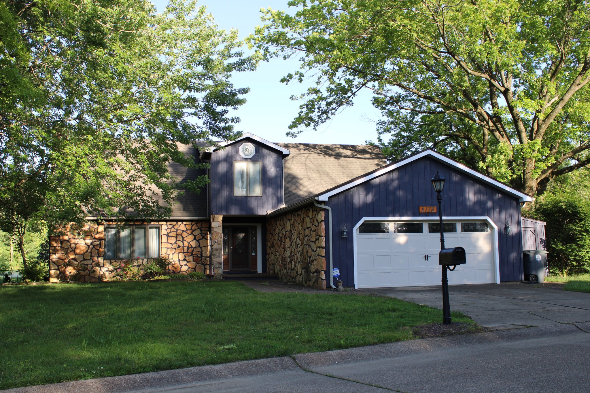Evansville House: 2115 Pineshore Ct