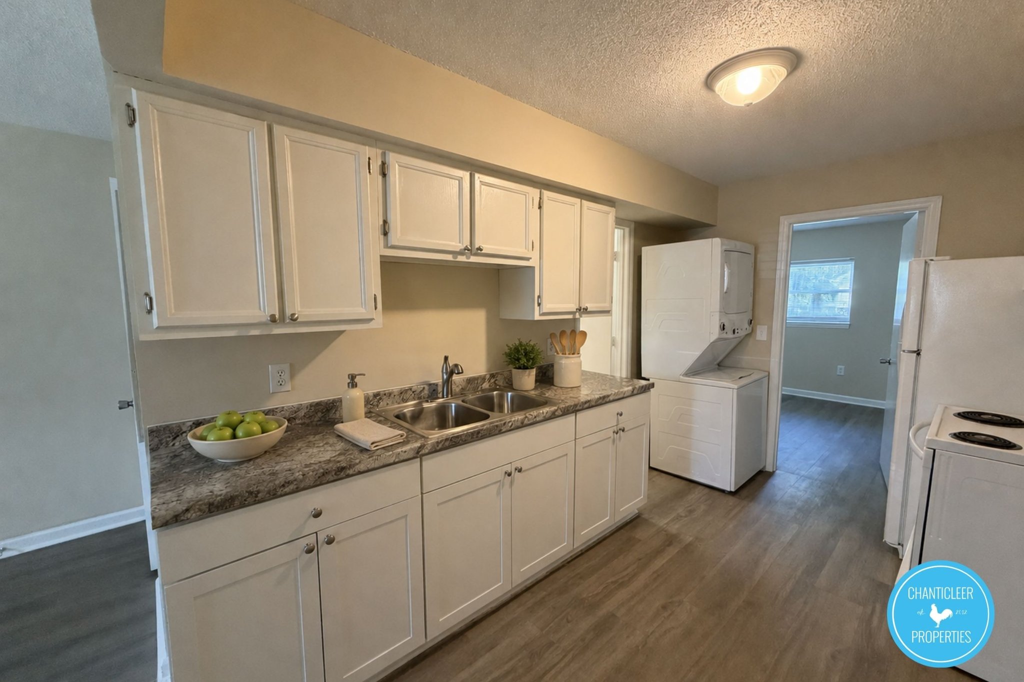 Graham Apartment: 900 East Gilbreath Street
