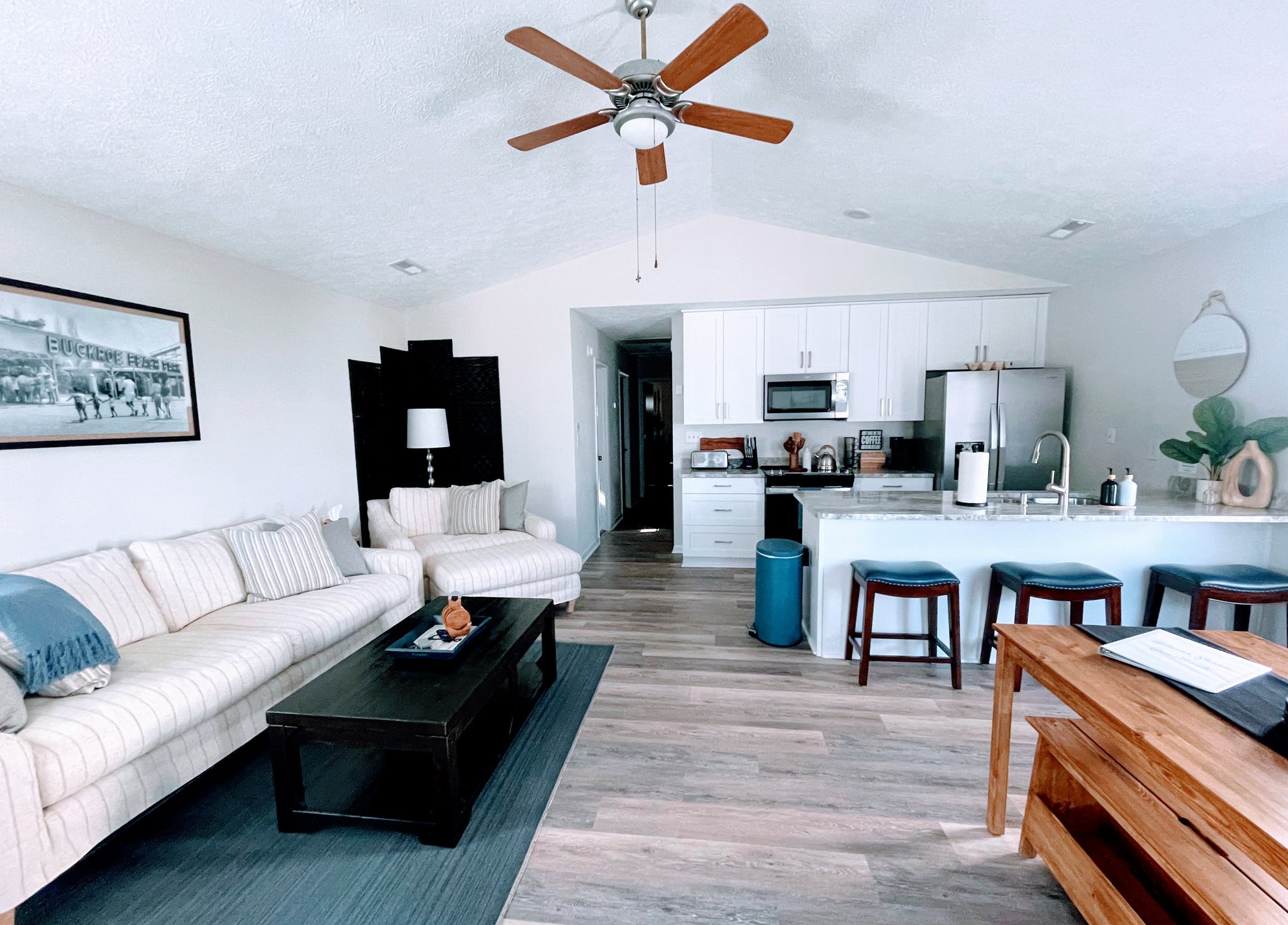Hampton House: 309 N First St