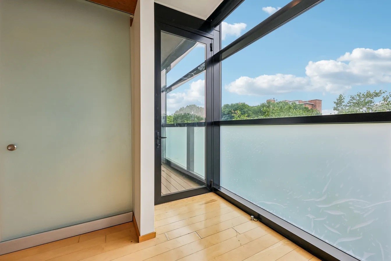 Washington House: 2250 11th St NW