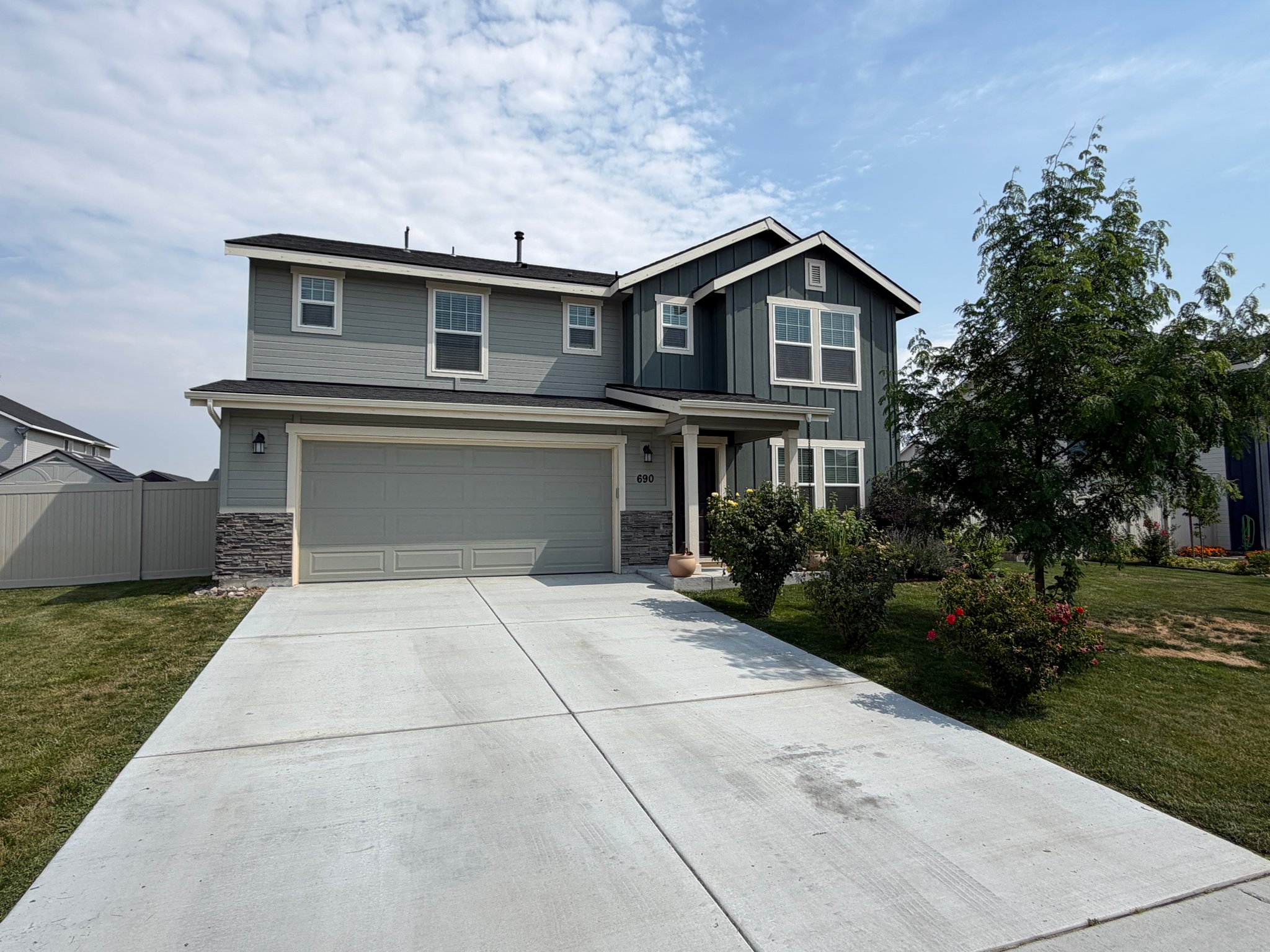 Mountain Home House: 690 SW Raelynn St