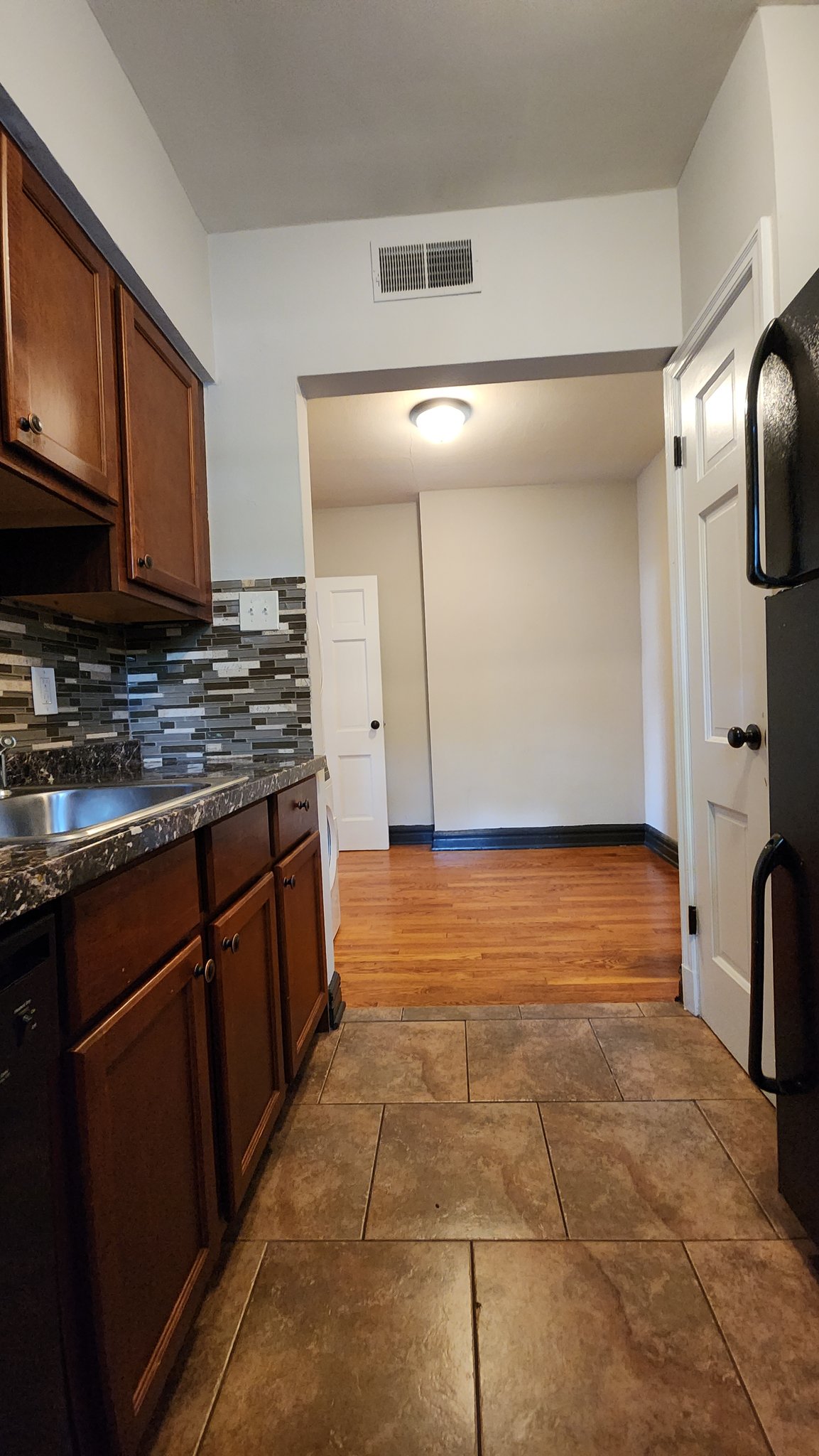 St Louis Apartment: 1032 Sanford Ave.