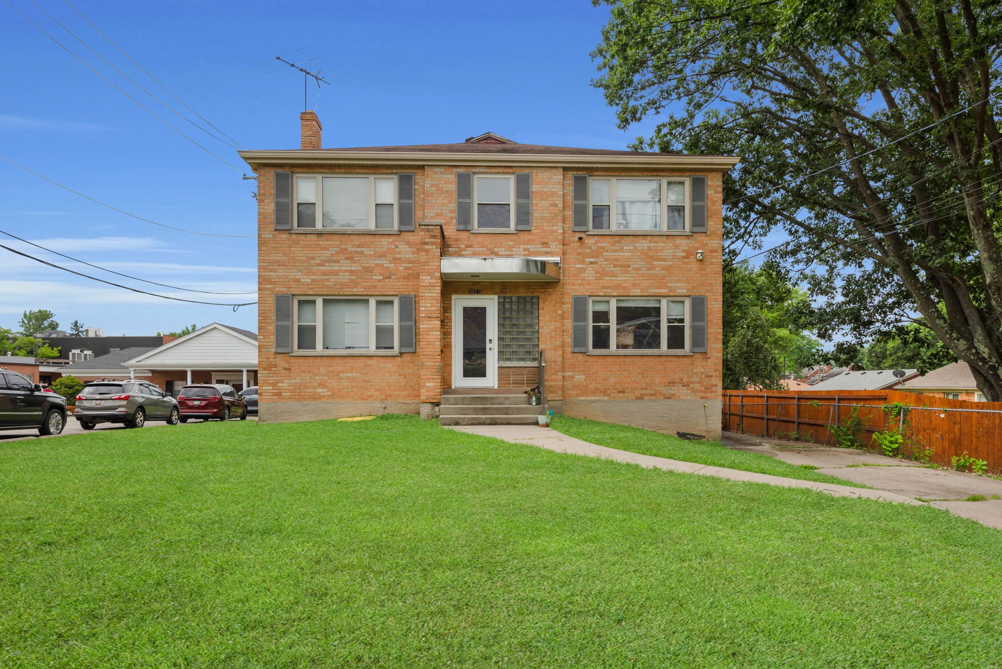 Cincinnati Apartment: 3873 E Galbraith Rd