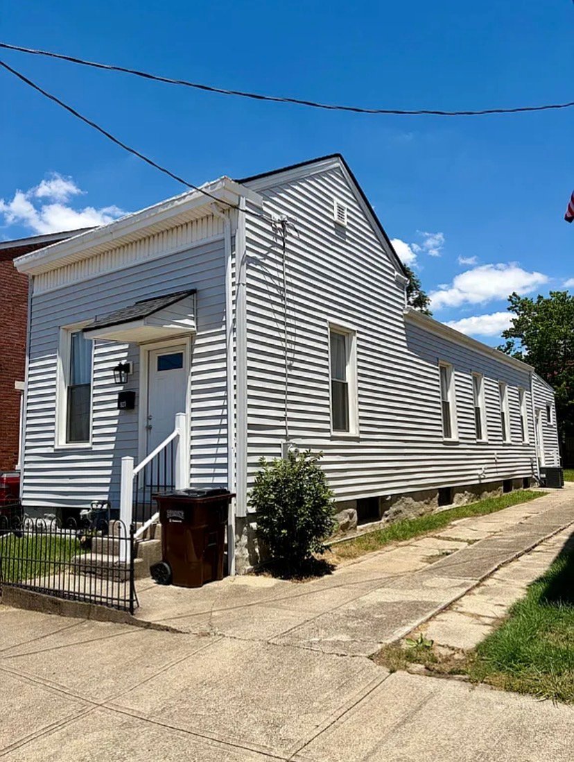 Newport House: 923 Ann St