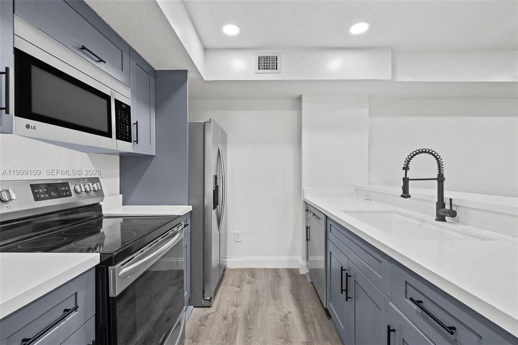 Hollywood Condo: 470 S Park Rd