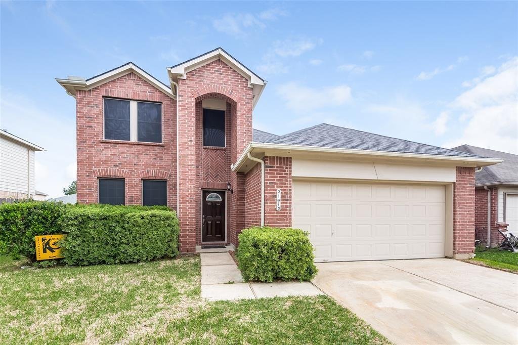 Tomball House: 21910 Willow Downs Dr