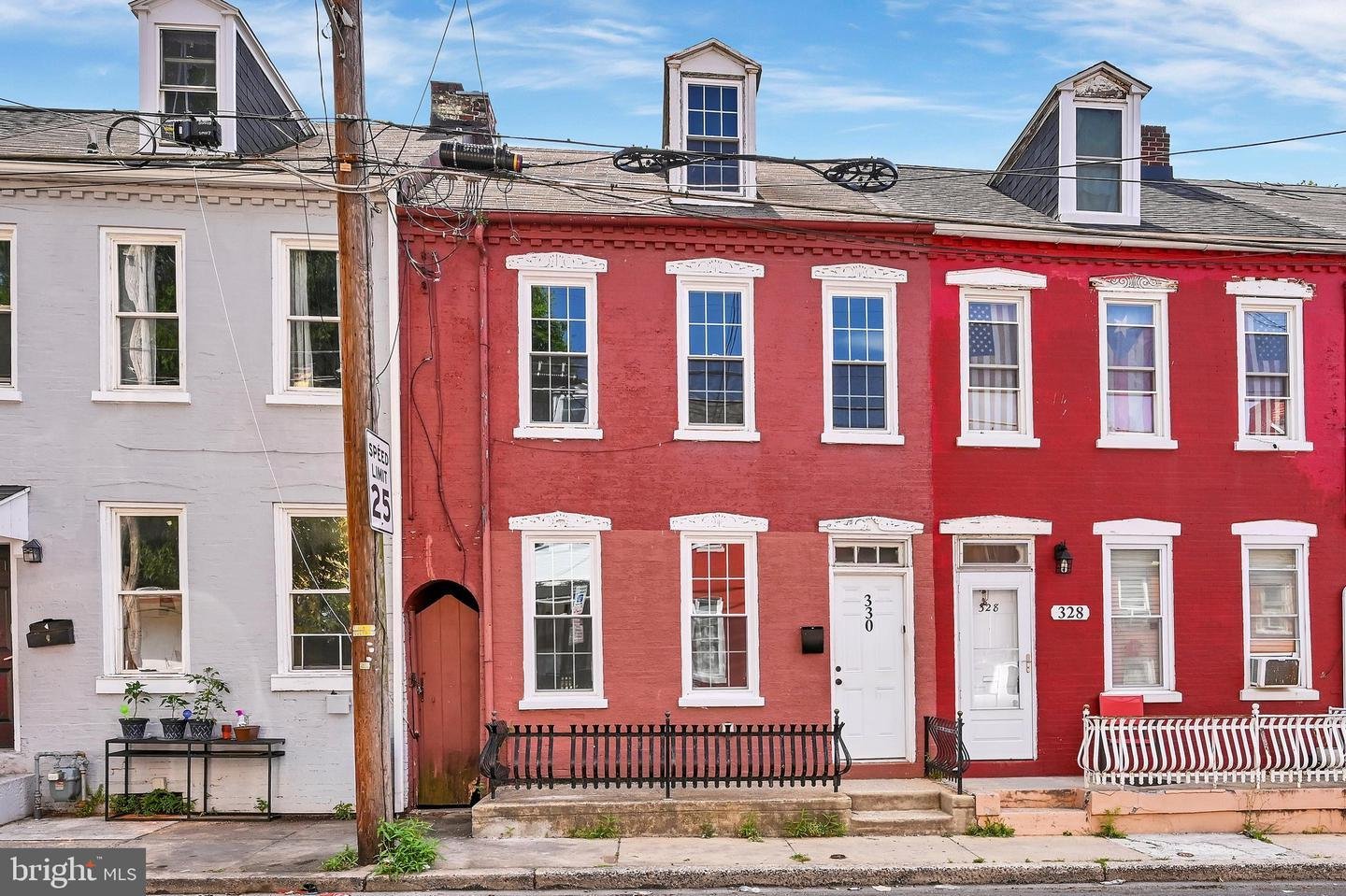 Lancaster Townhome: 330 Beaver St