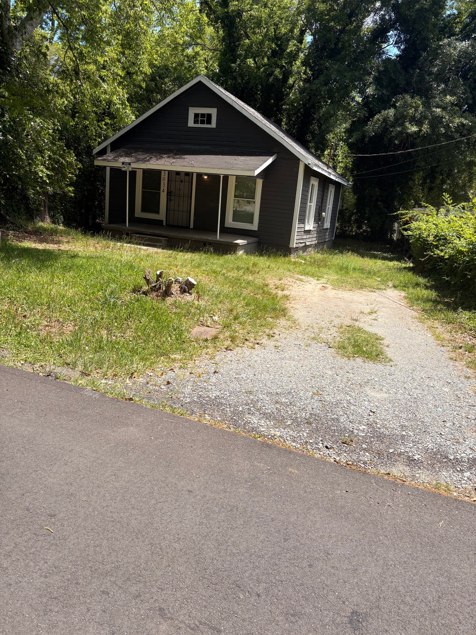 Macon House: 3034 Churchill St.