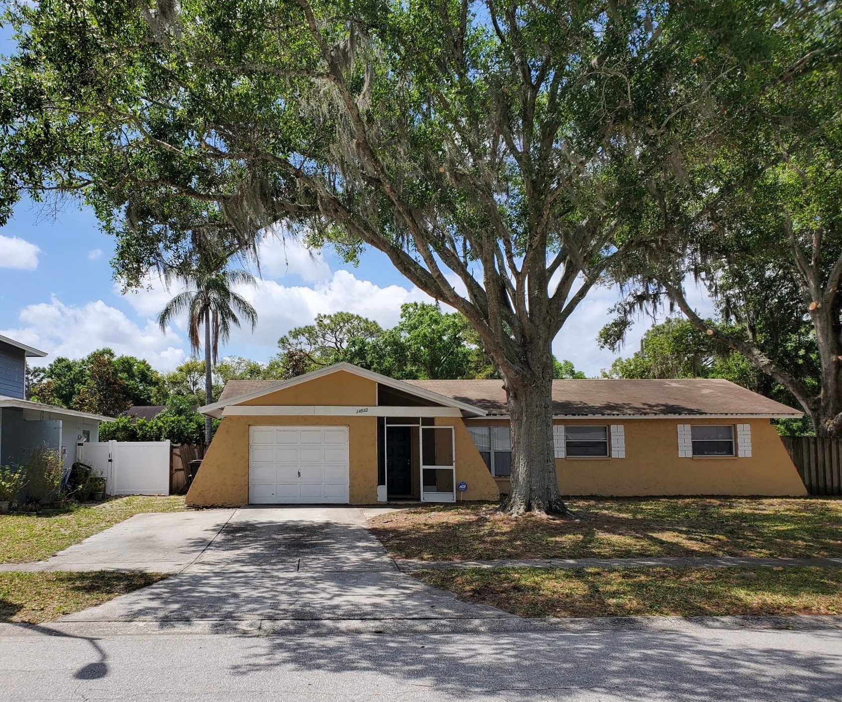 Tampa House: 14532 Knoll Ridge Dr