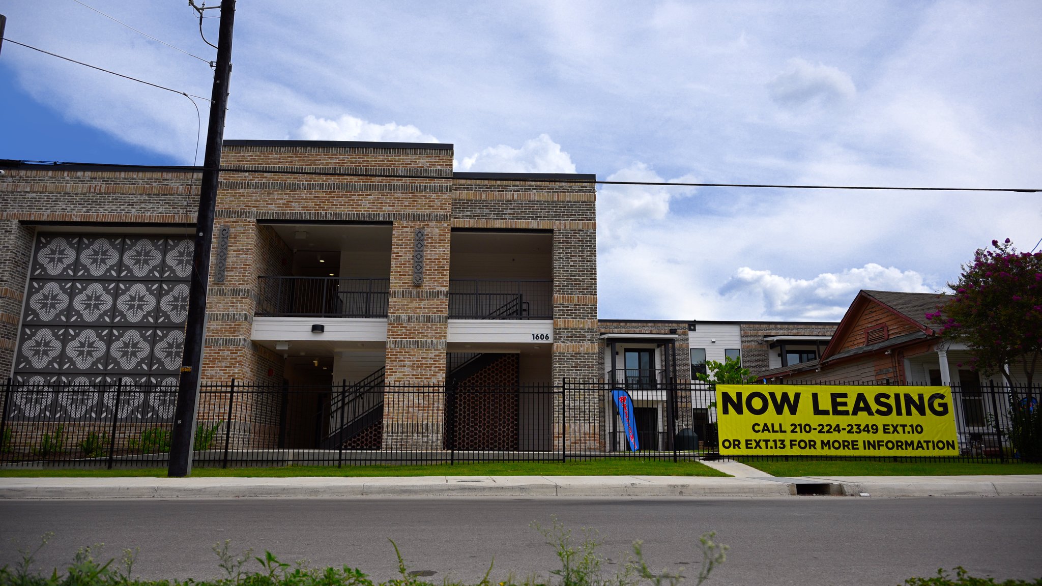 San Antonio Apartment: 1606 El Paso St.