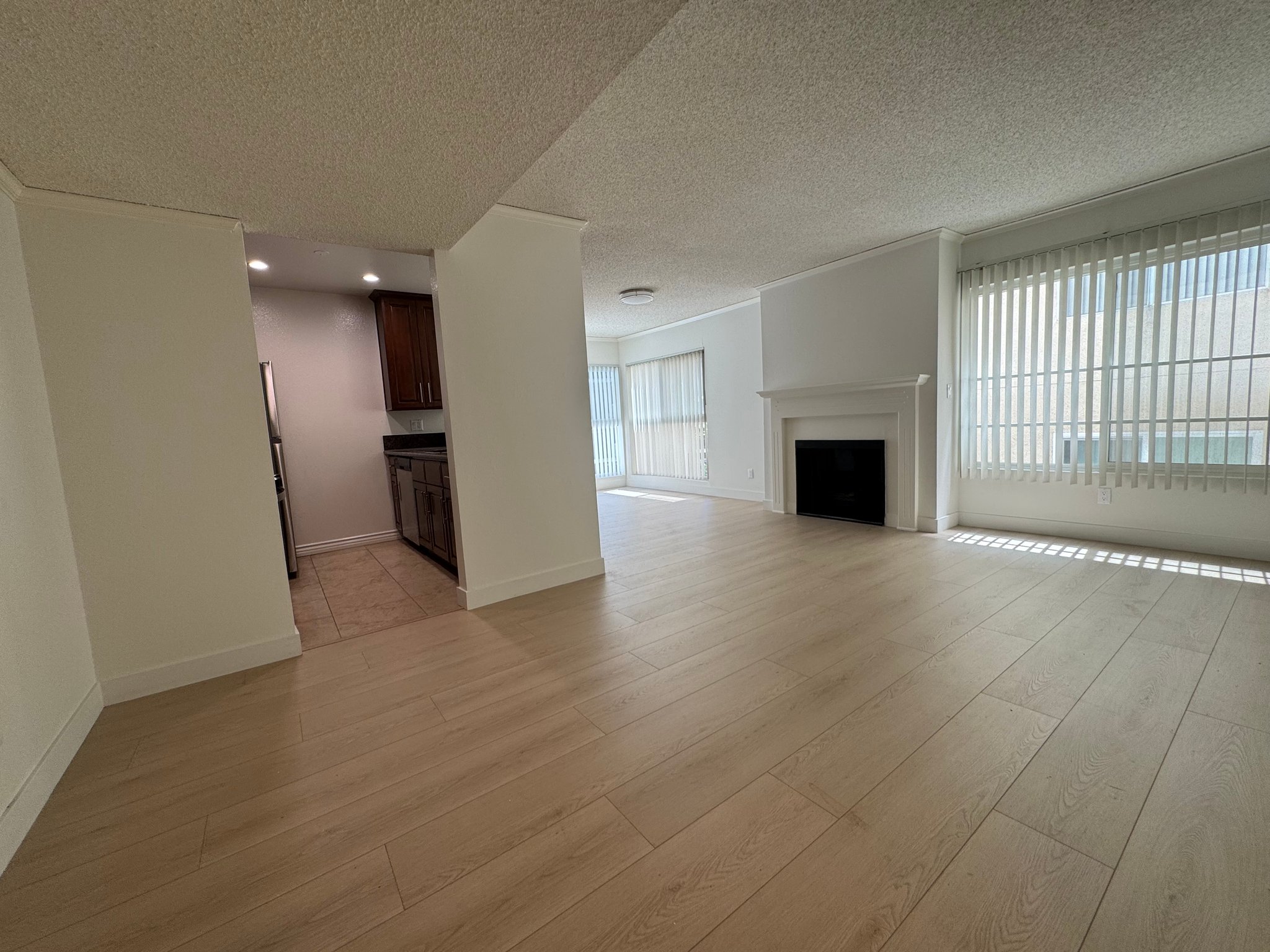 Los Angeles Apartment: 10911 Rochester Ave