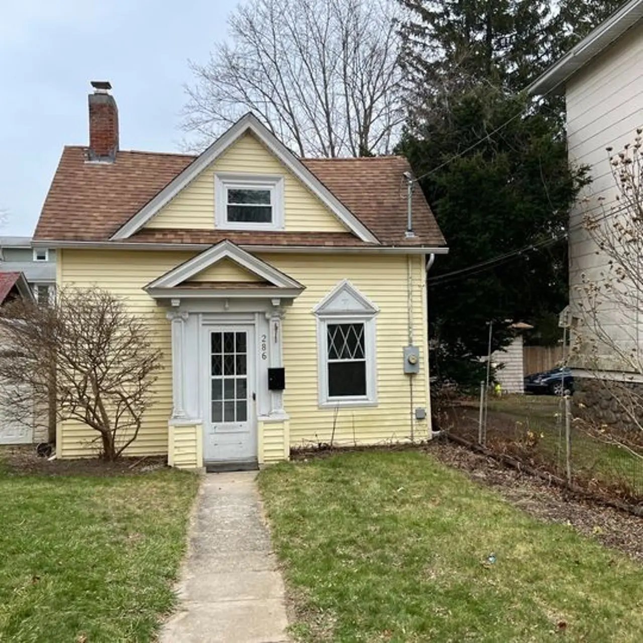 New London House: 286 Ocean Avenue