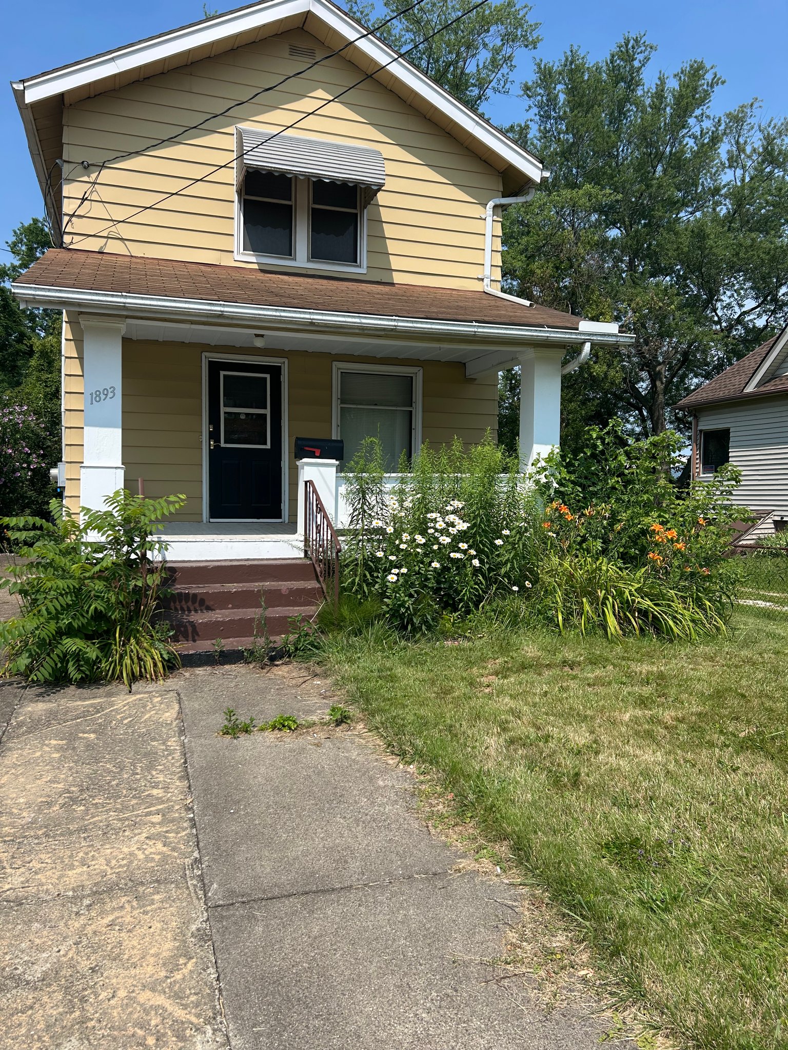 Warren House: 1893 Larchmont Ave NE