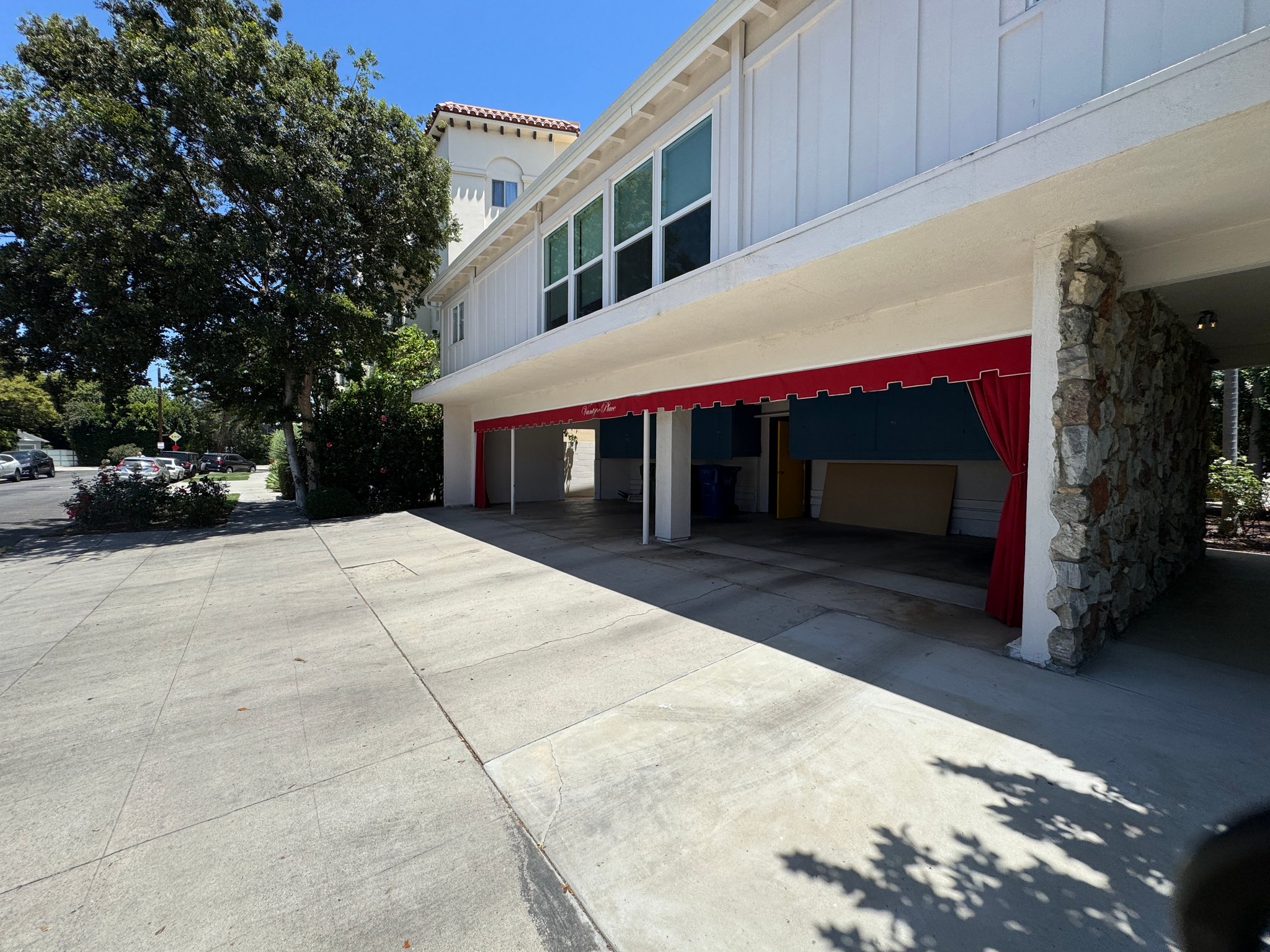 Studio City Multiplex: 4418 Vantage Ave
