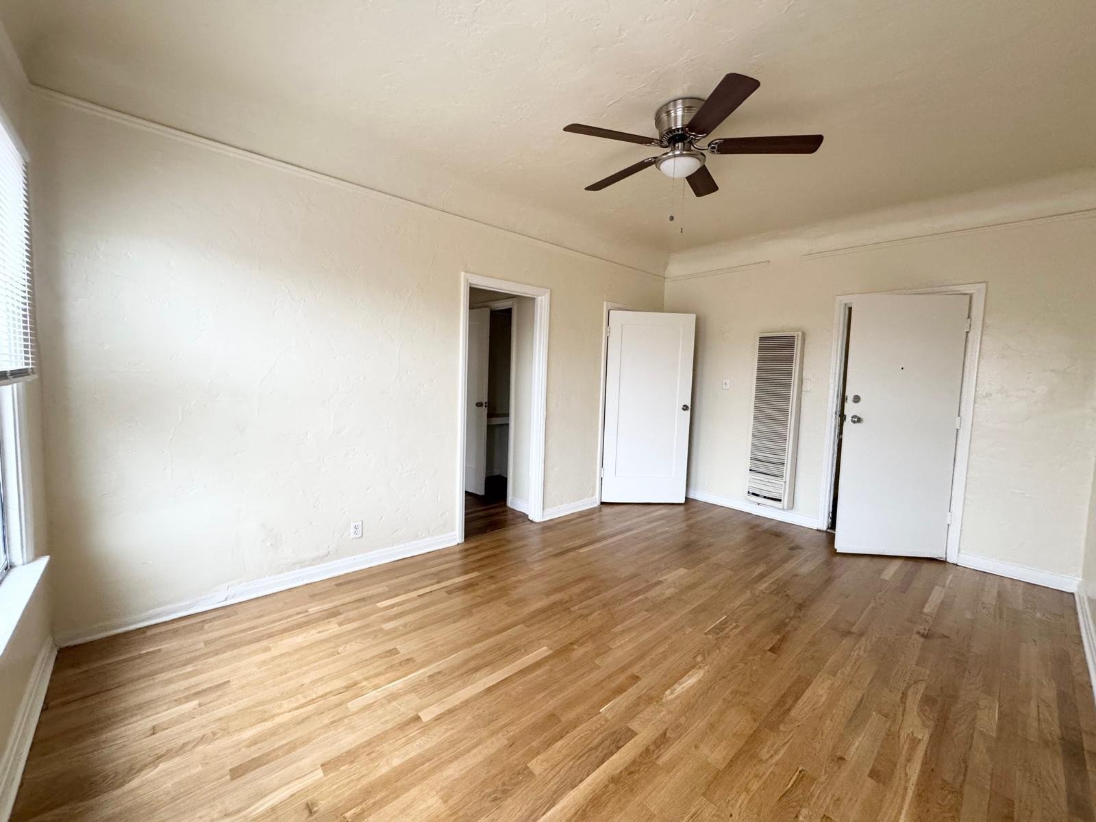 Los Angeles Apartment: 1154 S Normandie Ave