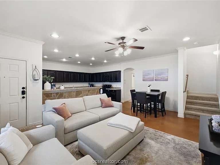 College Station Townhome: 3221 Papa Bear Dr