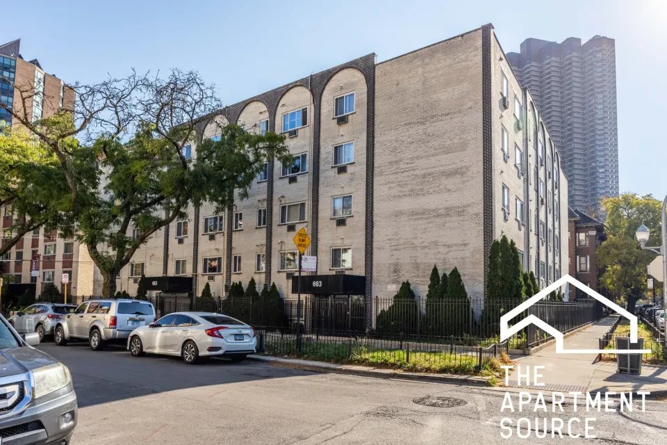 Chicago Apartment: 663 West Grace Street #507 Chicago, IL 60613