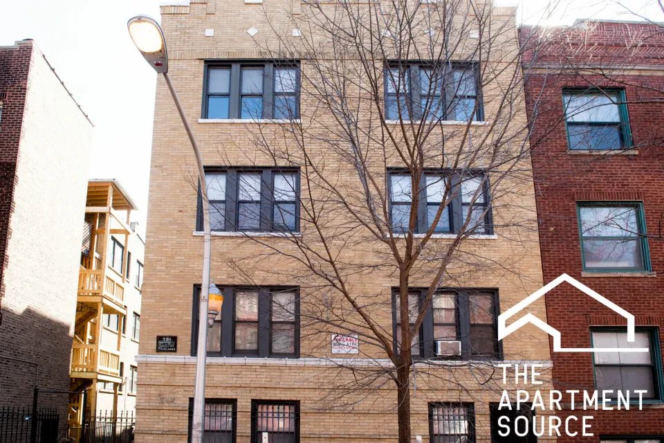 Chicago Apartment: 837 West Cornelia Avenue #2N Chicago, IL 60657