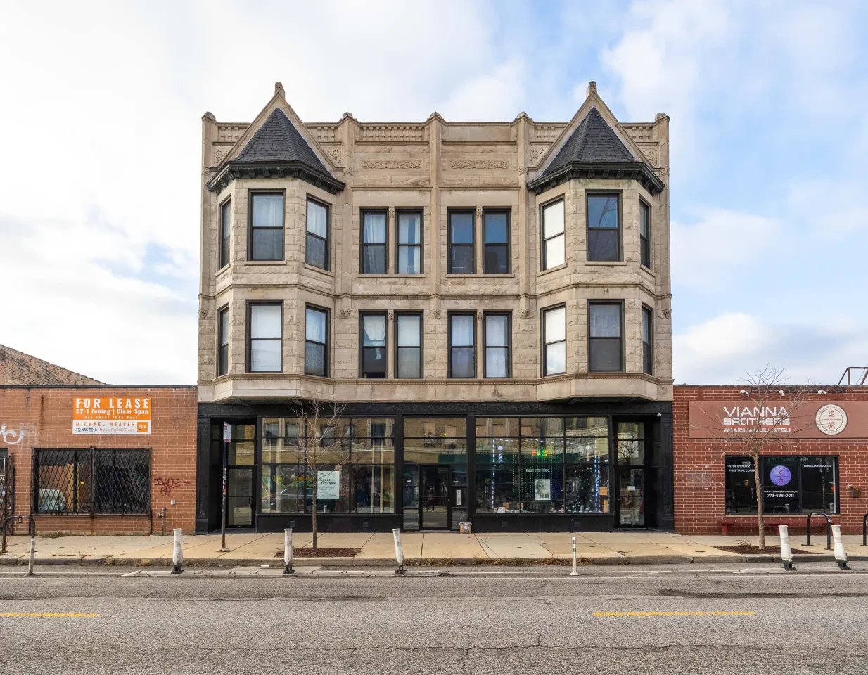 Chicago Apartment: 2124 North Milwaukee Avenue #3R Chicago, IL 60647