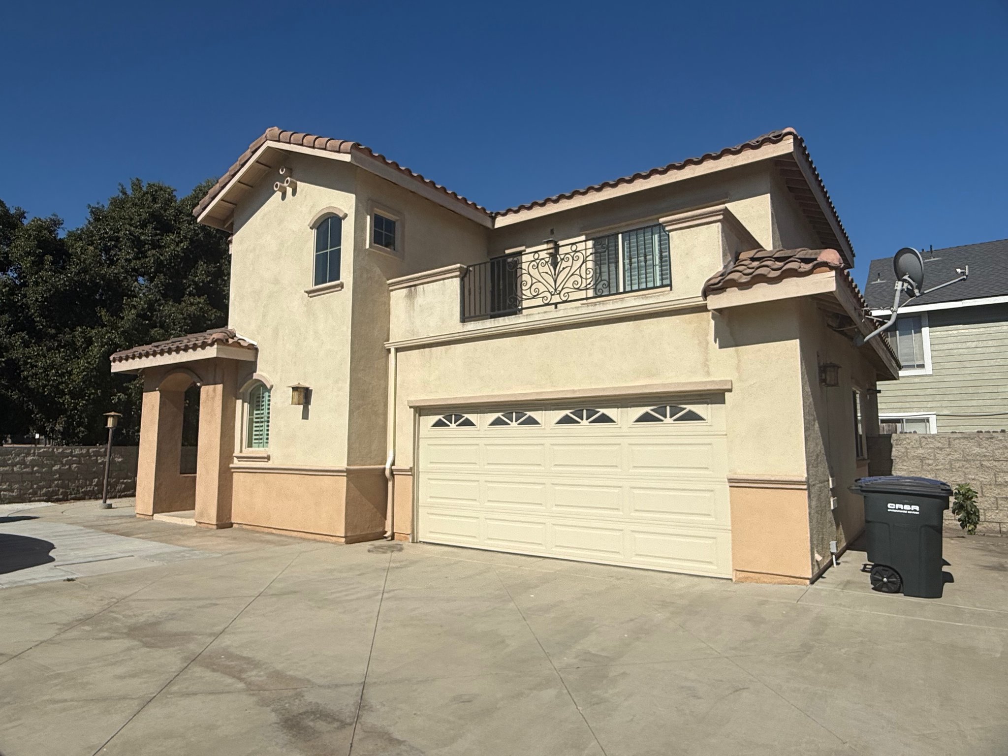 Bellflower House: 9457 Cedar St