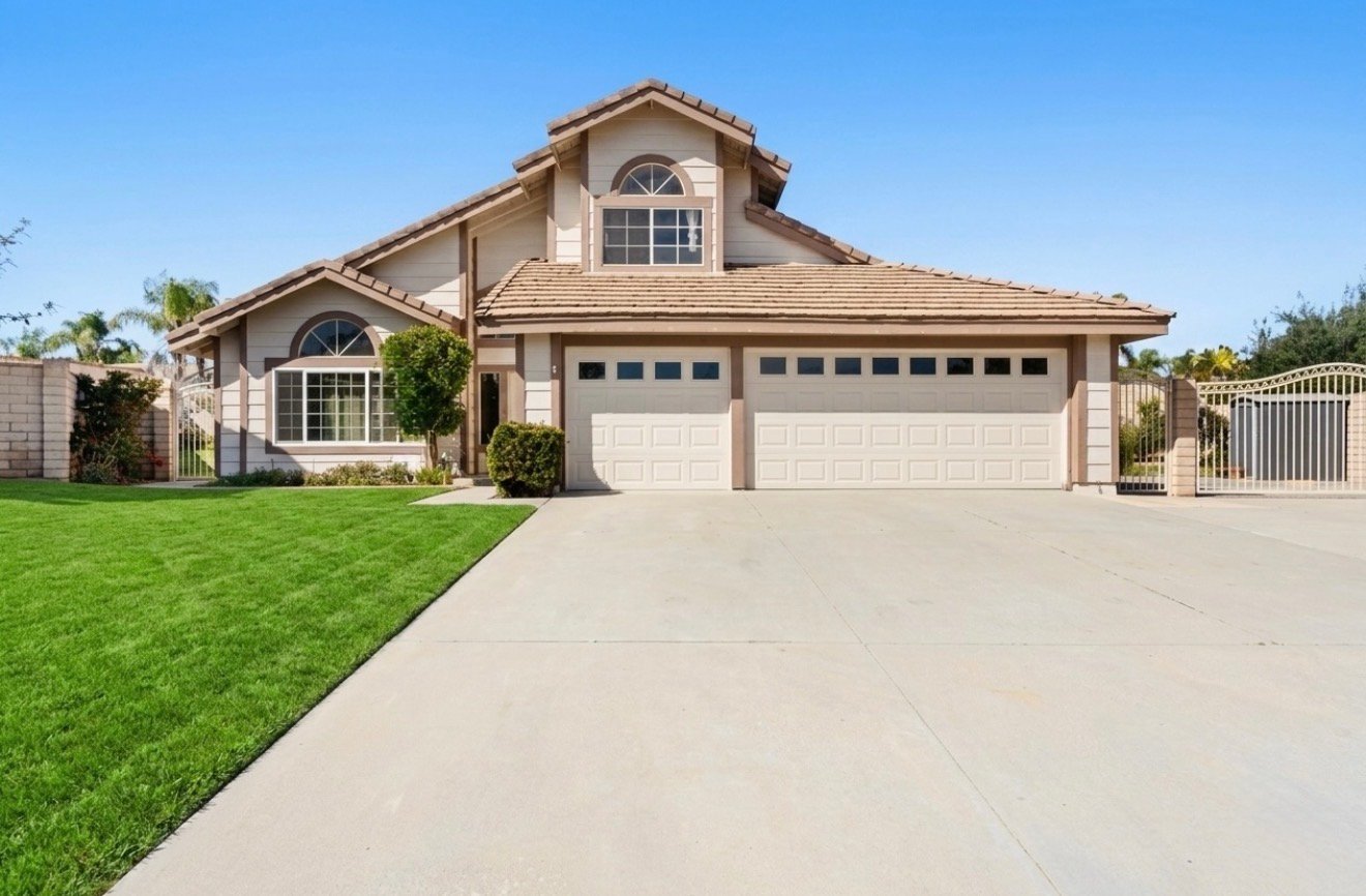 Riverside House: 120 Sandpoint Ln