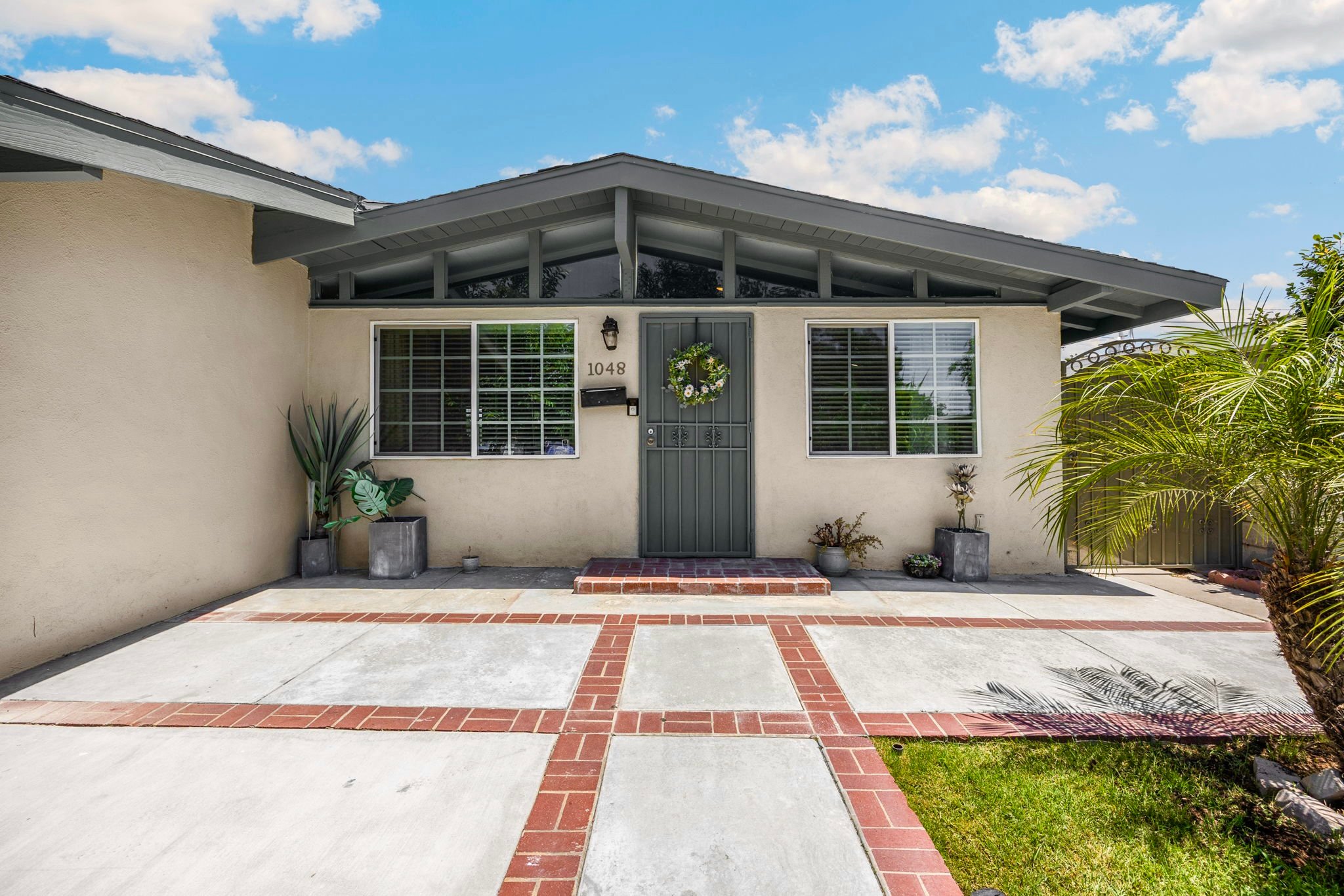 Anaheim House: 1048 N Hermosa Dr