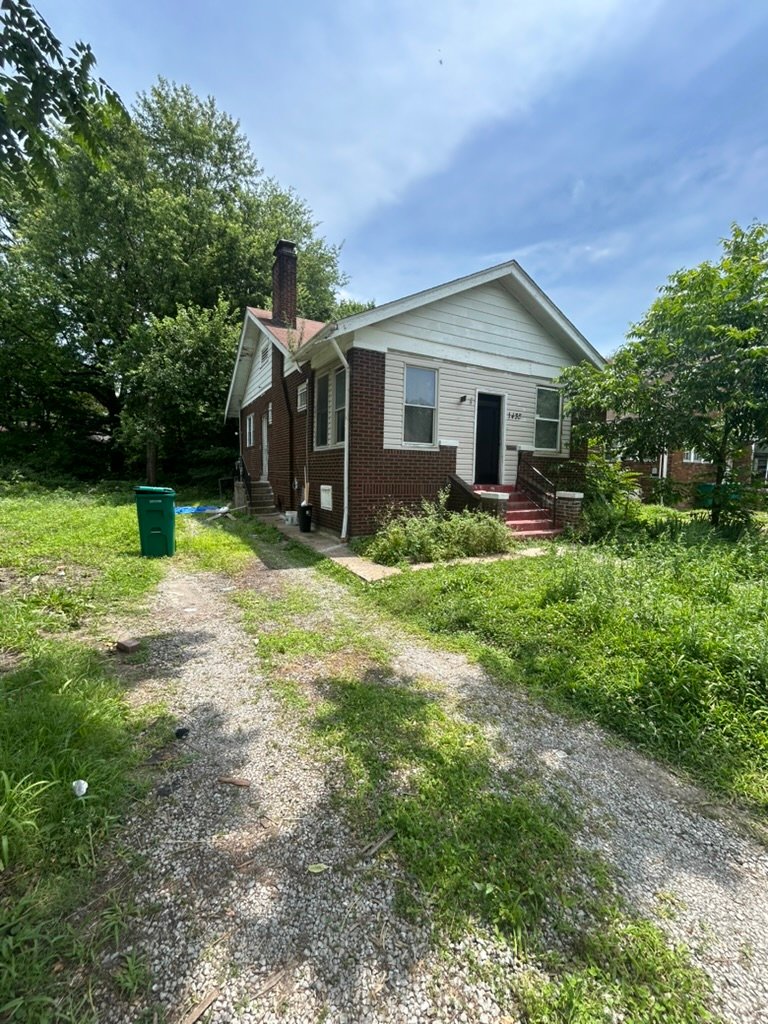 East St. Louis House: 1438 N 44th St