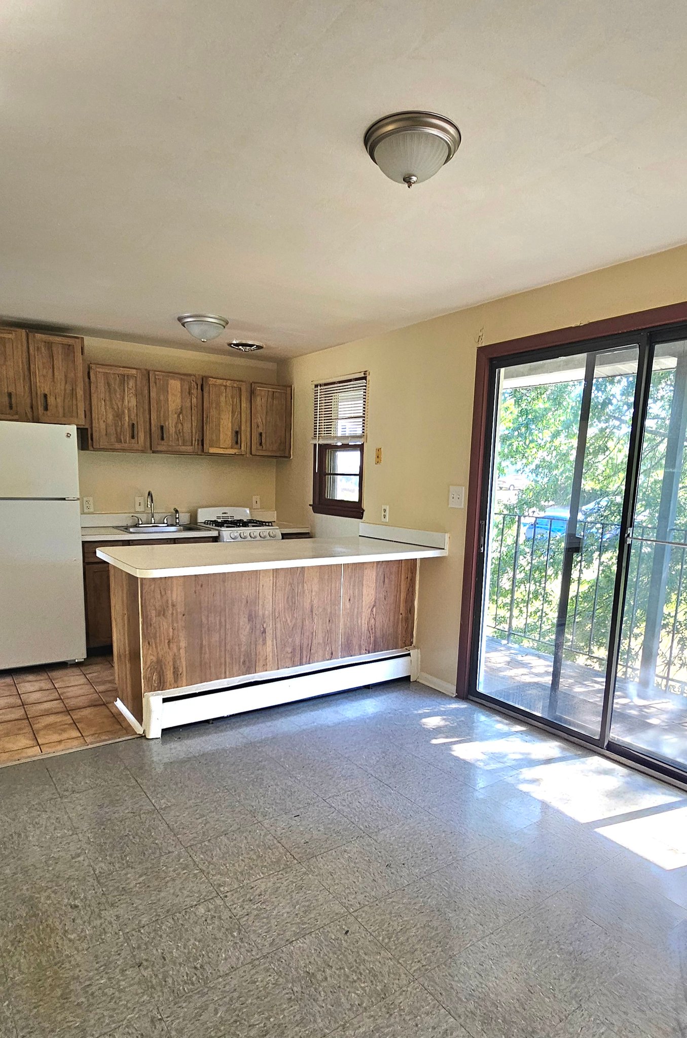 Hamden Apartment: 67 Fairview Ave