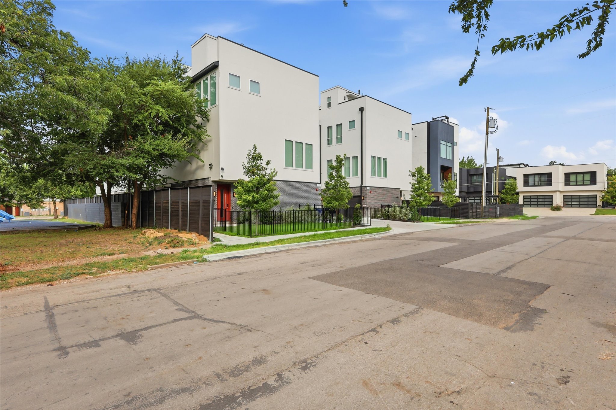 Dallas Townhome: 2015 California Drive