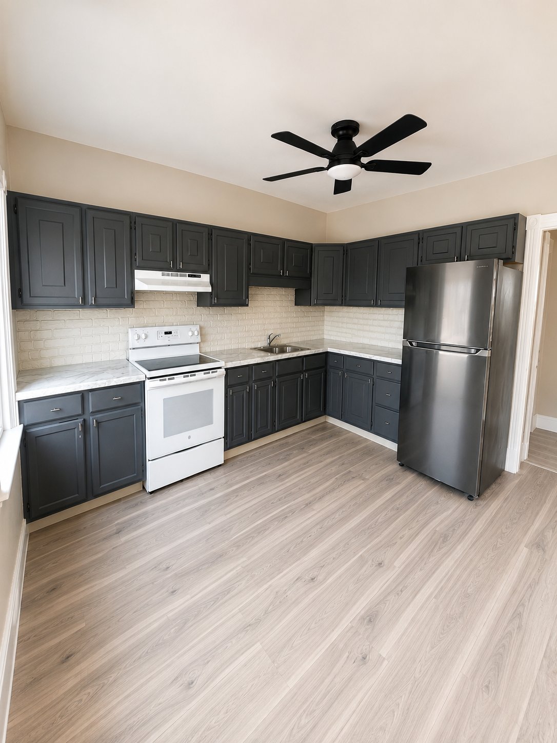 Cranston Apartment: 104 Laurens St