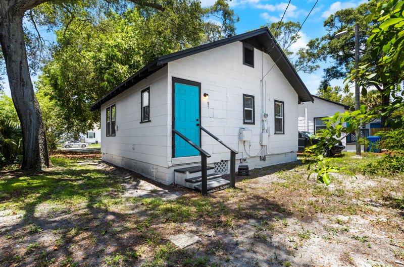 Saint Petersburg House: 2518 5th st s