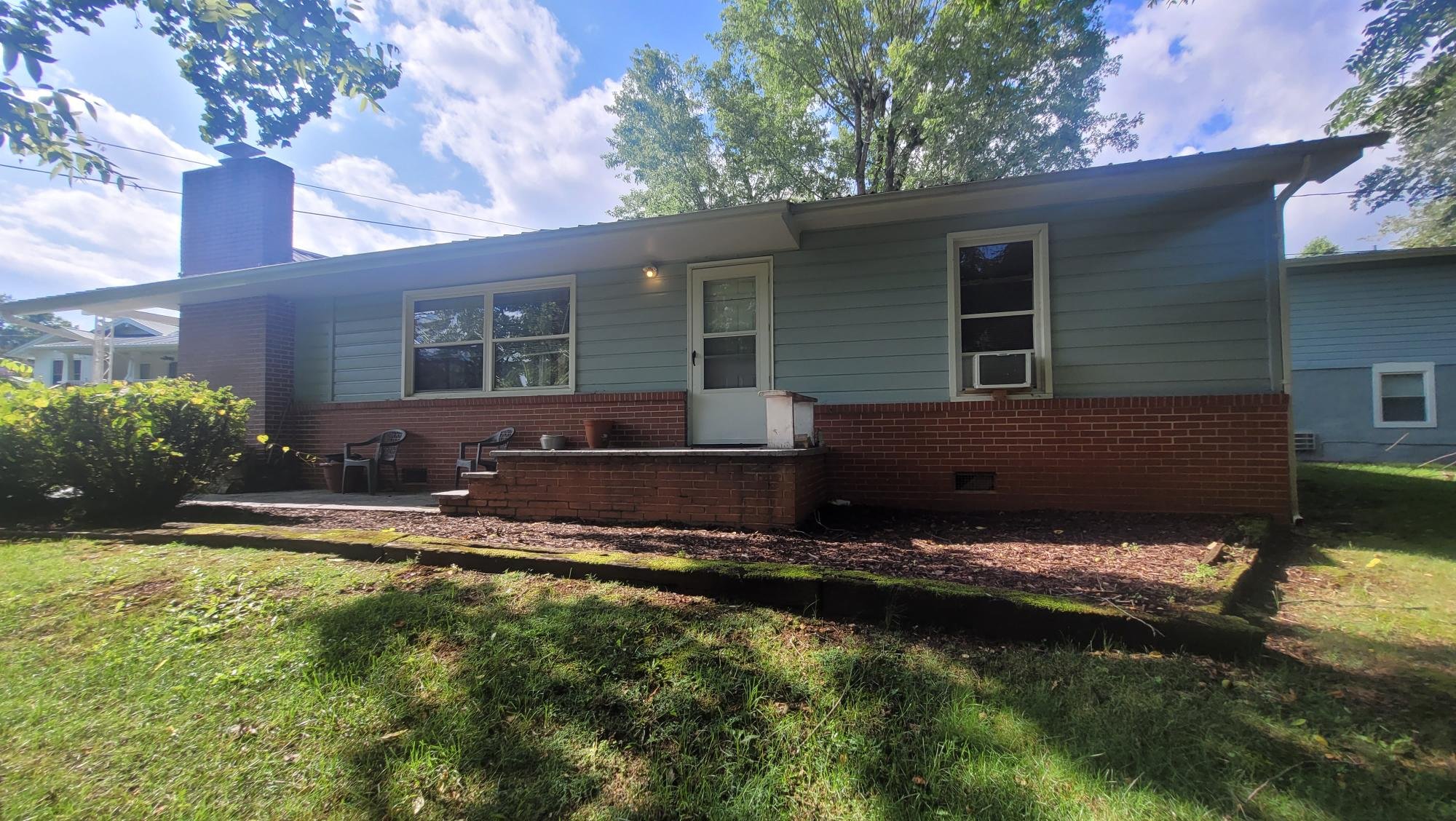 Sylva House: 30 Hill Top Dr