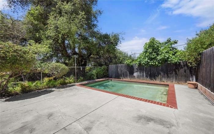 Glendora House: 723 Rainbow Dr